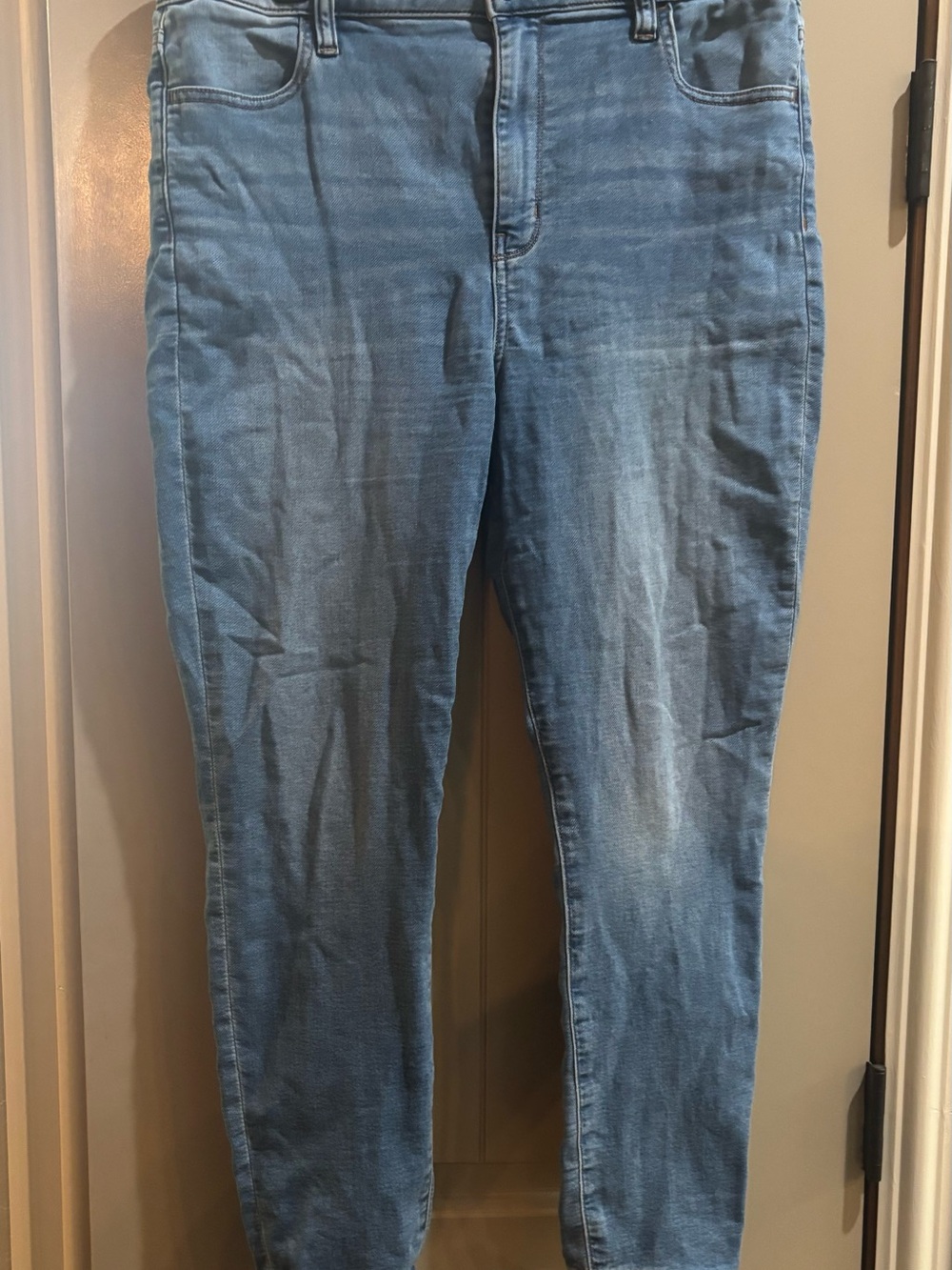 American Eagle Outfitters Medium Wash Skinny Jeans size 14